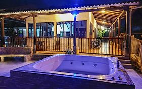 VILLA ALEJANDRA - Hermosa FINCA cerca al centro - Sendero - Jacuzzi